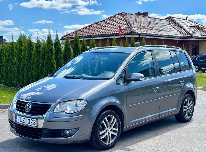 Volkswagen Touran - 1