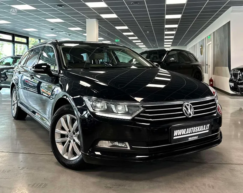 Volkswagen Passat - 1