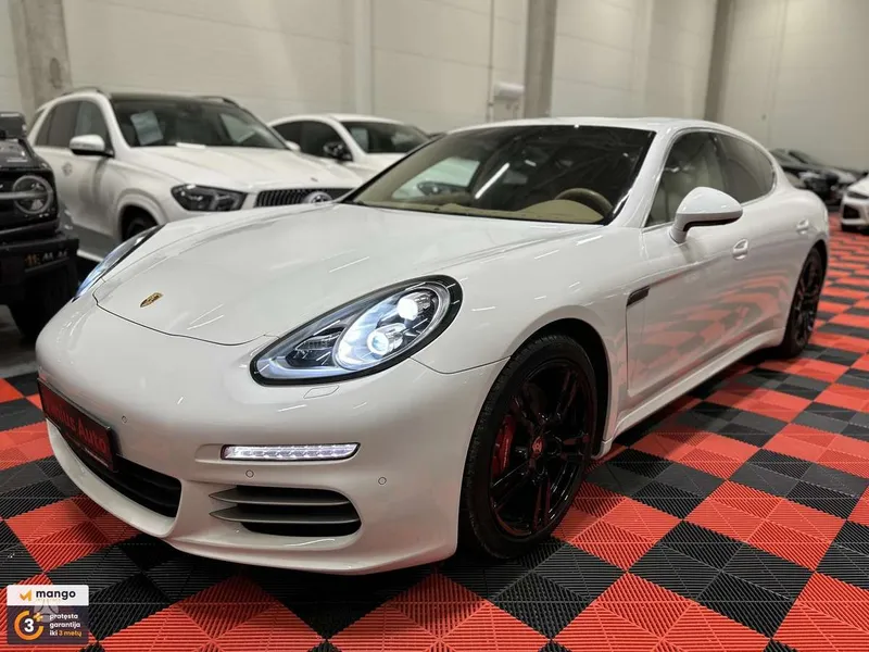 Porsche Panamera - 1