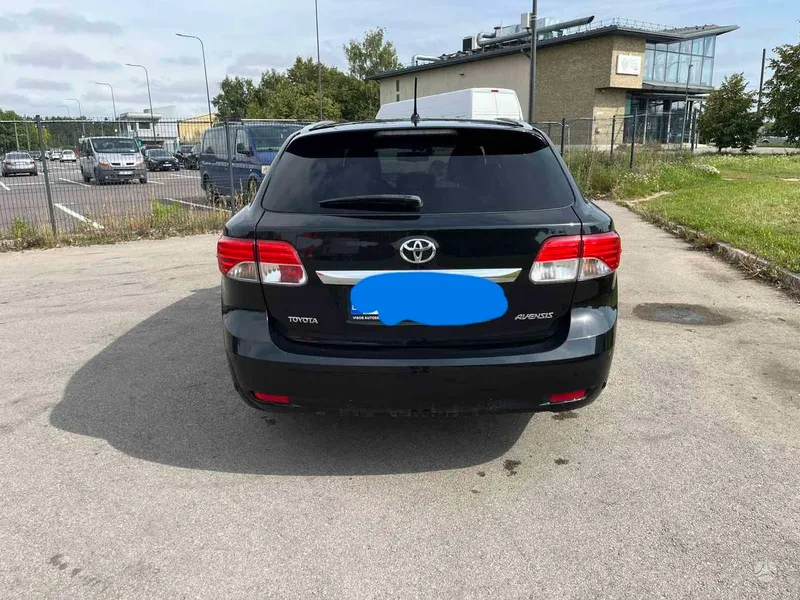Toyota Avensis - 1