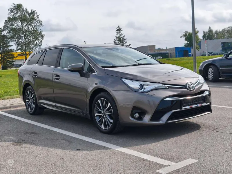 Toyota Avensis - 1