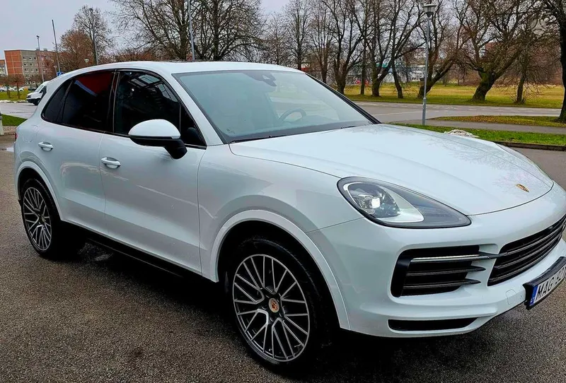 Porsche Cayenne - 1