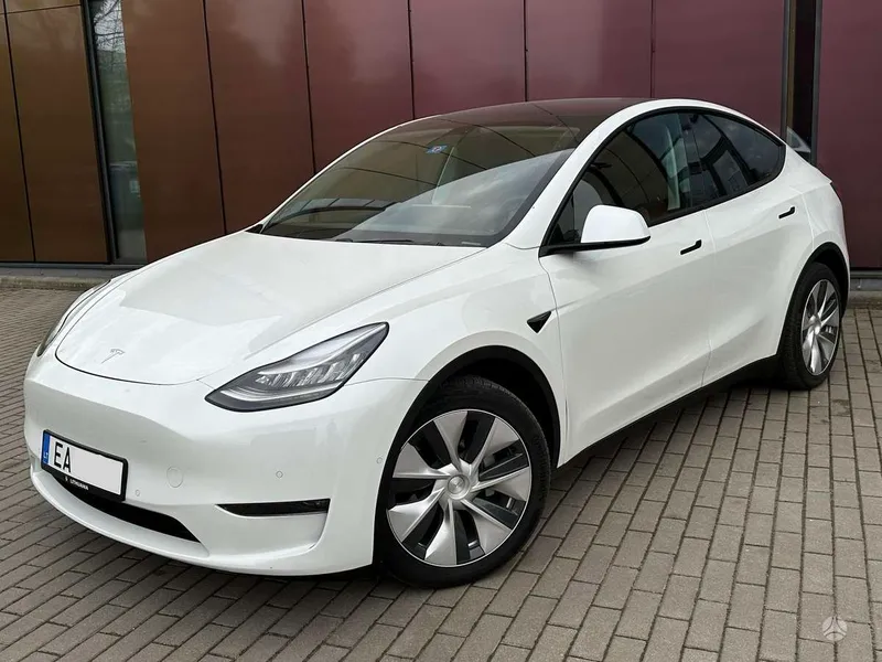 Tesla Model Y - 1