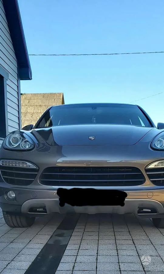 Porsche Cayenne - 1