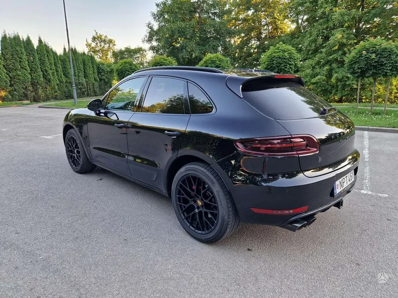 Porsche Macan - 1