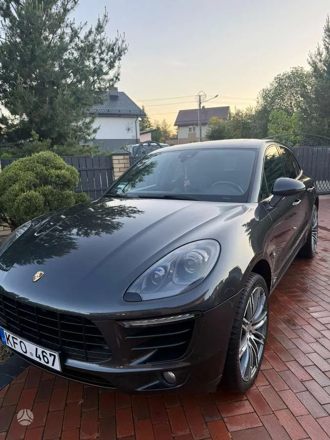 Porsche Macan - 1