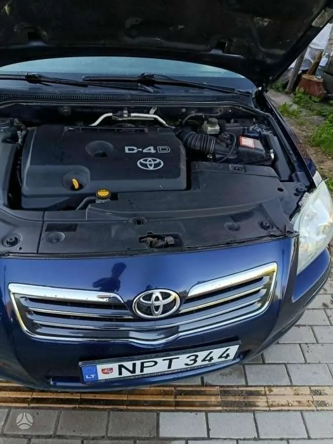 Toyota Avensis - 1
