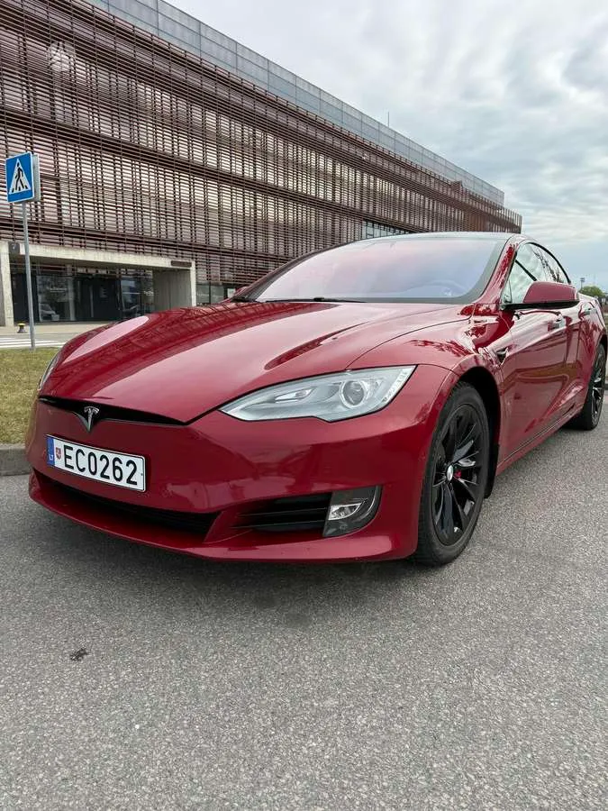 Tesla Model S - 1