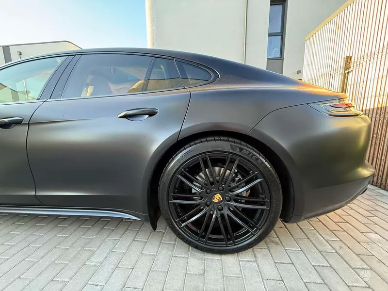 Porsche Panamera - 1