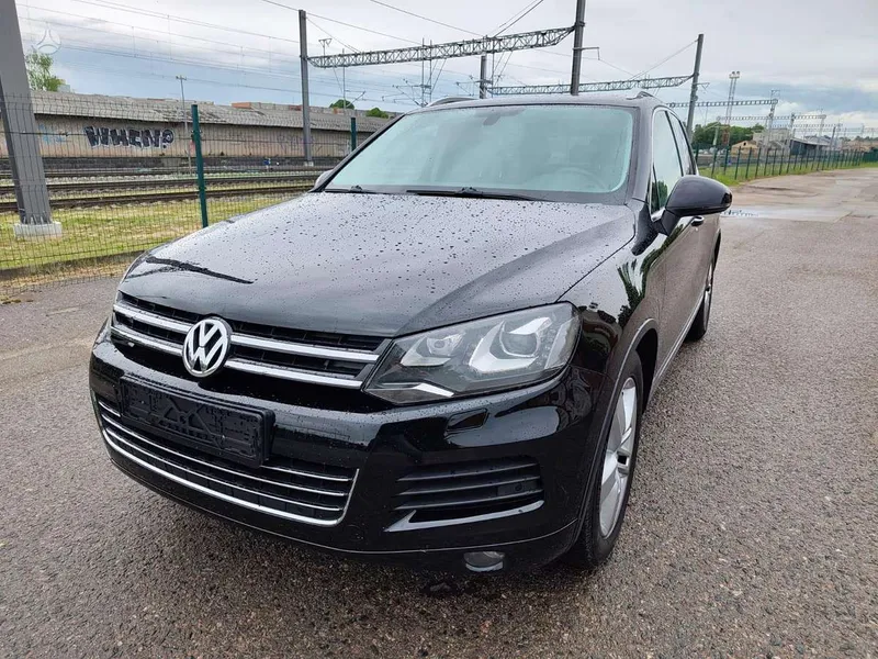 Volkswagen Touareg - 1