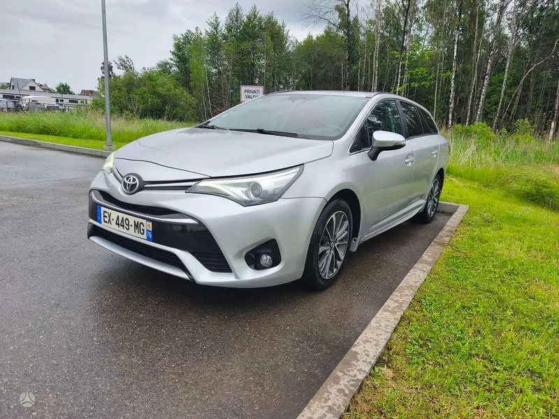 Toyota Avensis - 1