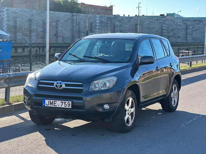 Toyota RAV4 - 1