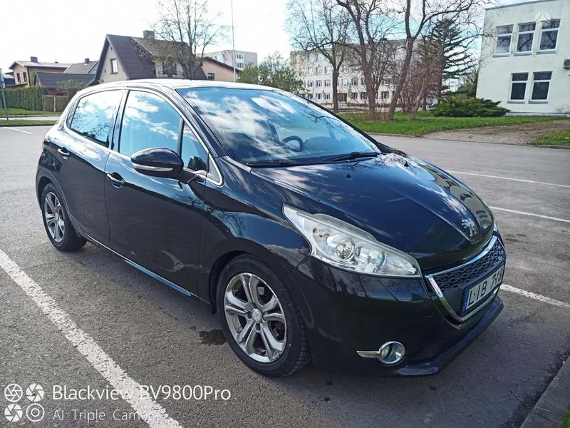Peugeot 208 - 1
