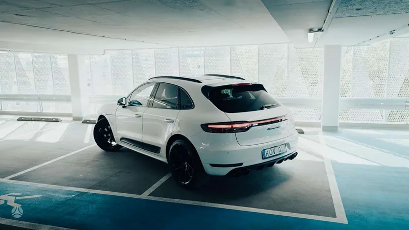 Porsche Macan - 1
