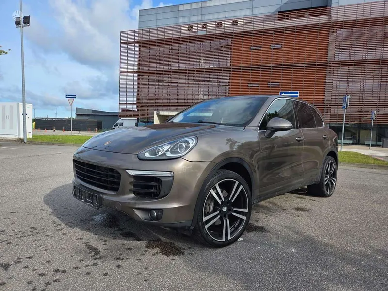 Porsche Cayenne - 1
