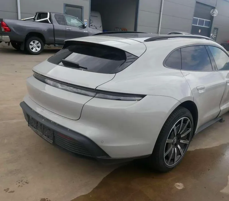 Porsche Taycan - 1