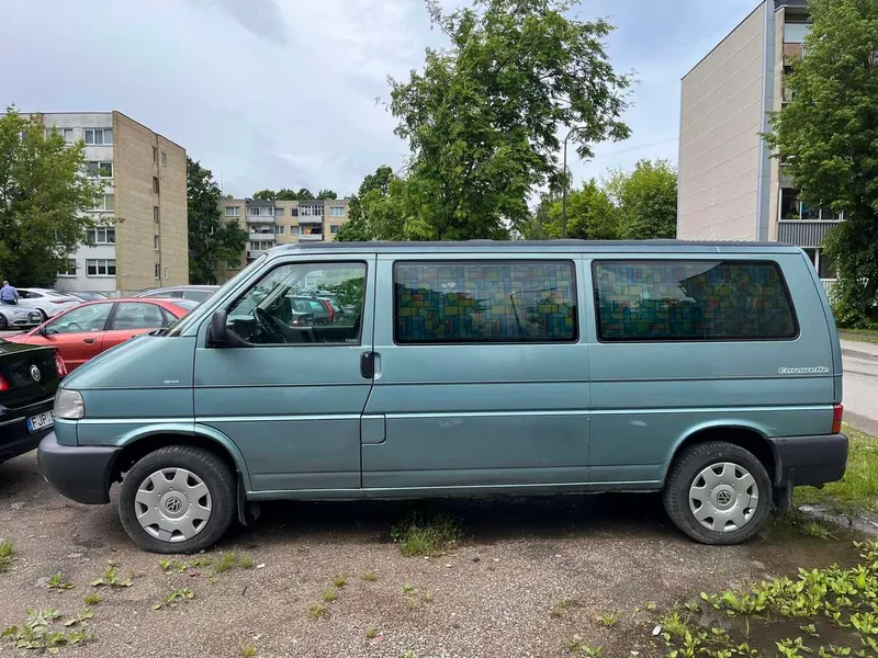 Volkswagen Caravelle - 1