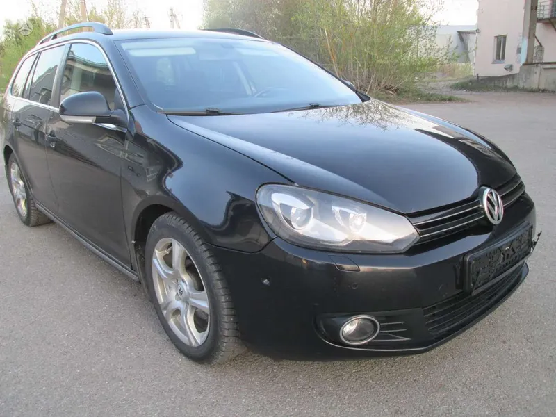 Volkswagen Golf - 1