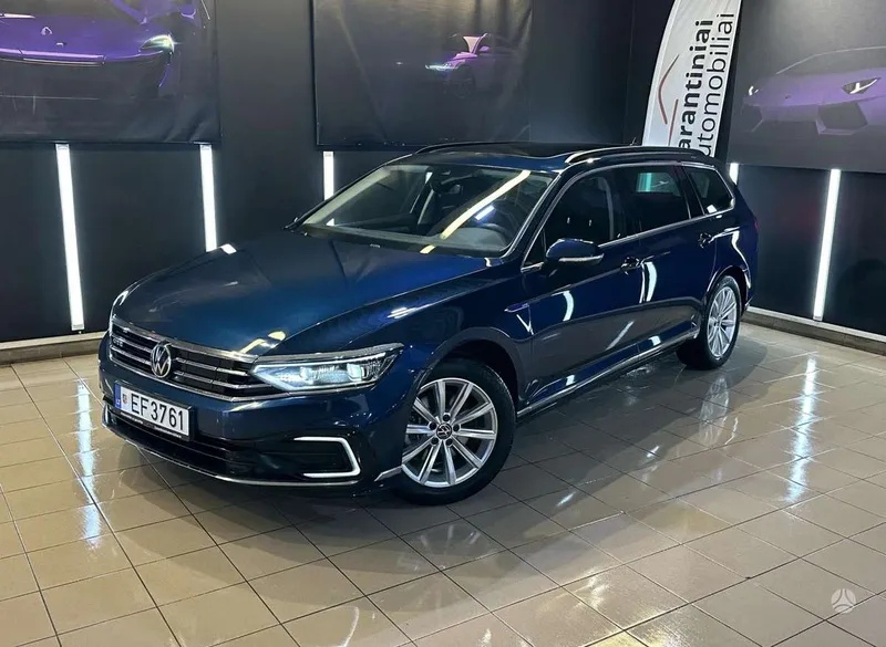 Volkswagen Passat - 1