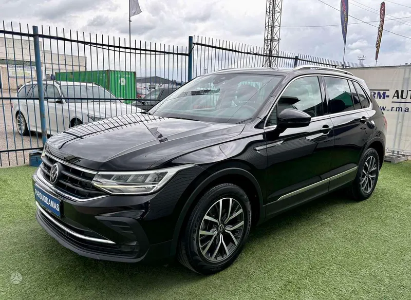Volkswagen Tiguan - 1