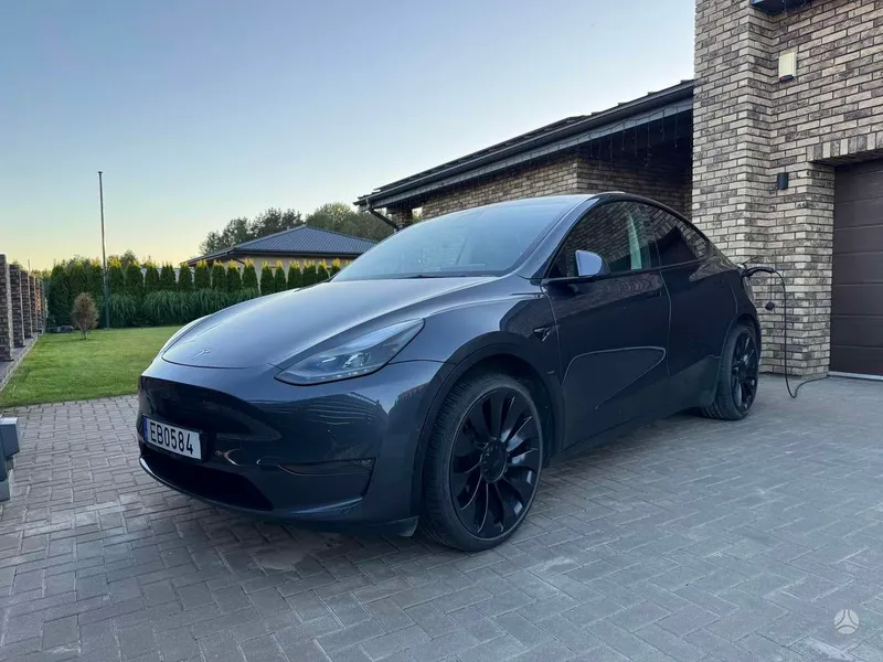 Tesla Model Y - 1