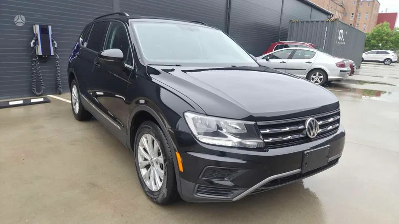 Volkswagen Tiguan - 1