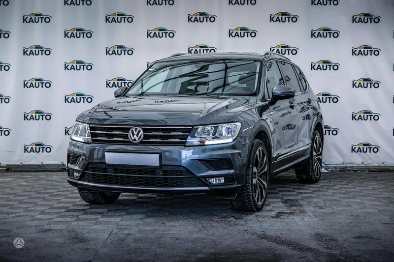 Volkswagen Tiguan - 1