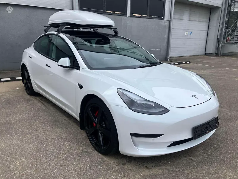 Tesla Model 3 - 1