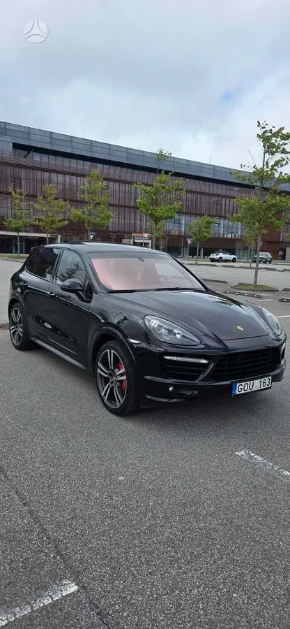 Porsche Cayenne - 1
