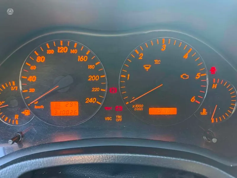 Toyota Avensis - 1