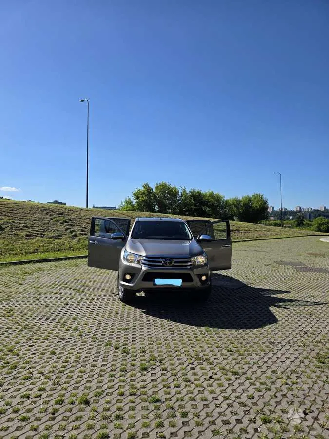 Toyota Hilux - 1