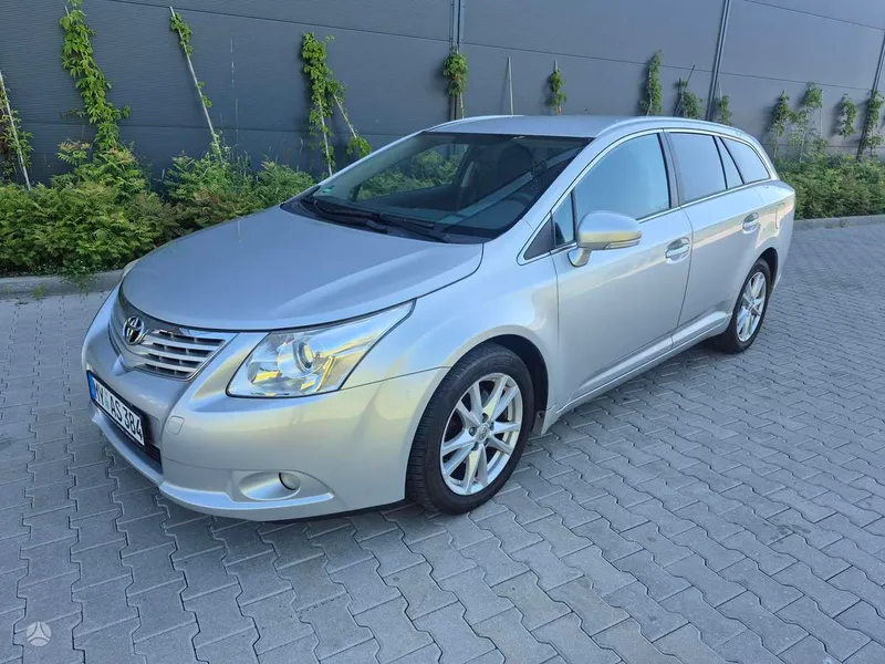 Toyota Avensis - 1