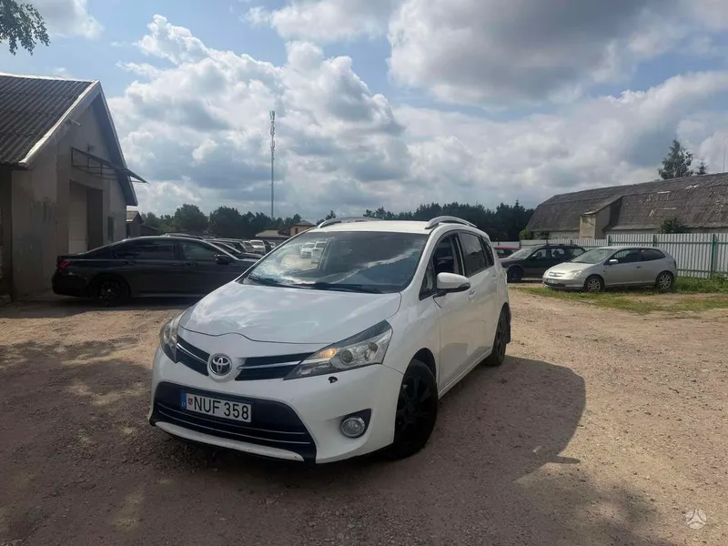 Toyota Verso - 1