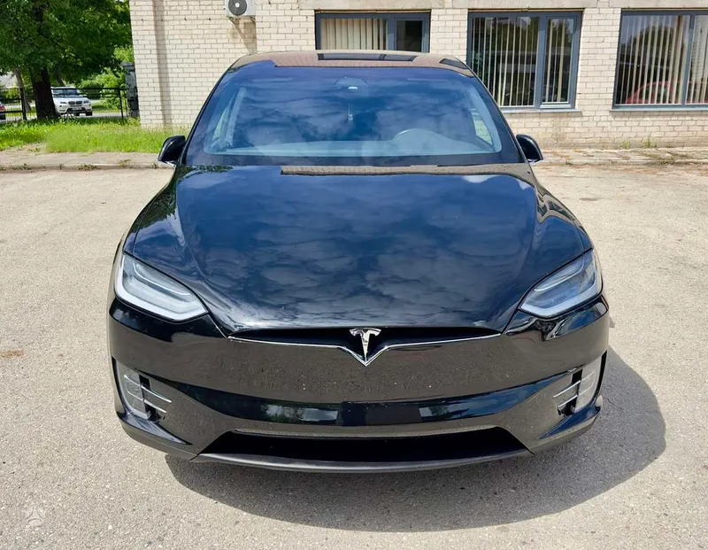 Tesla Model X - 1