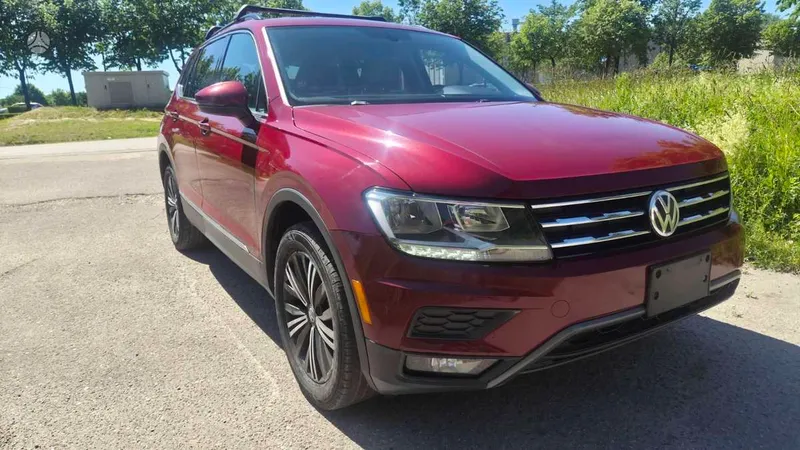 Volkswagen Tiguan - 1