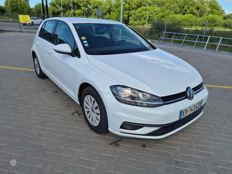 Volkswagen Golf - 1
