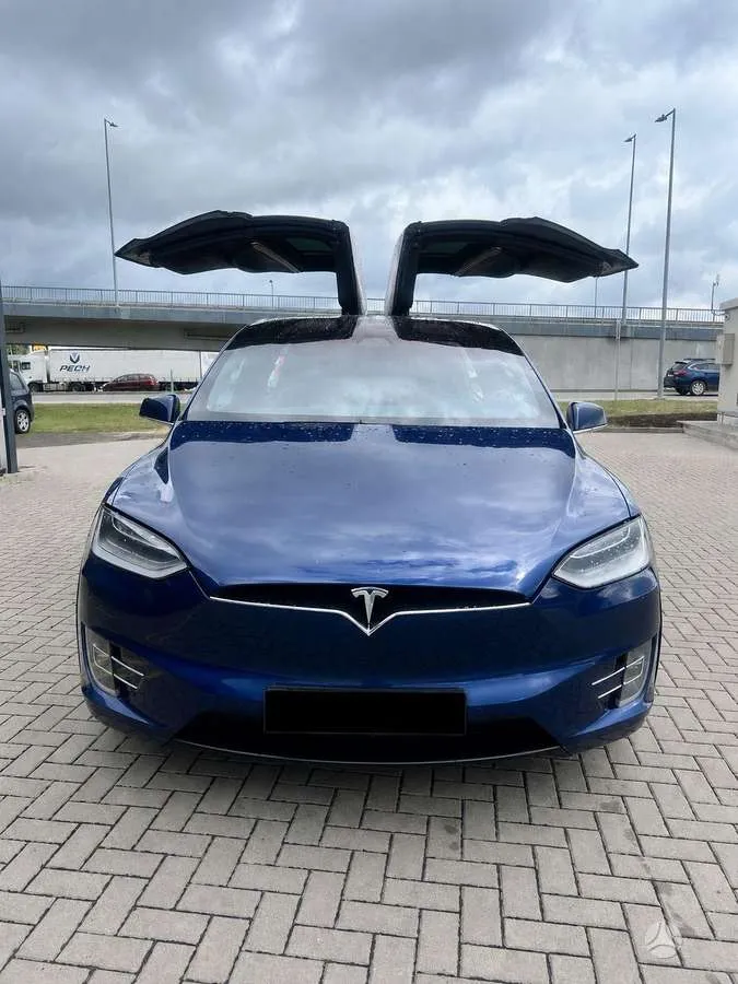 Tesla Model X - 1