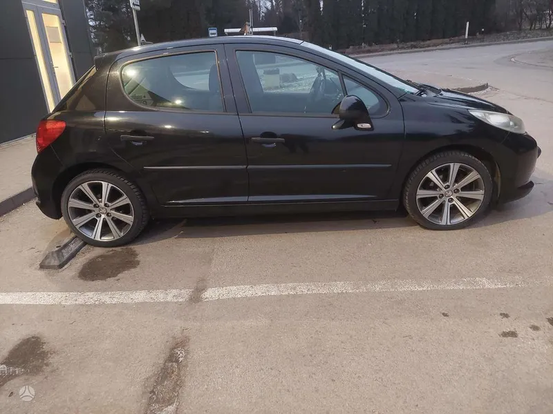 Peugeot 207 - 1