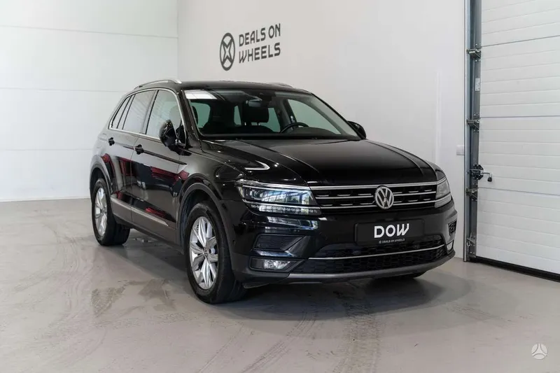 Volkswagen Tiguan - 1