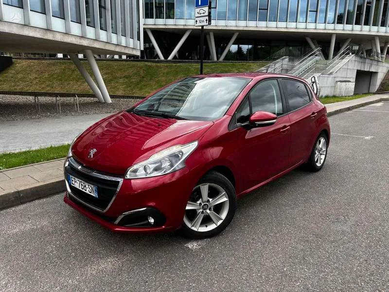 Peugeot 208 - 1