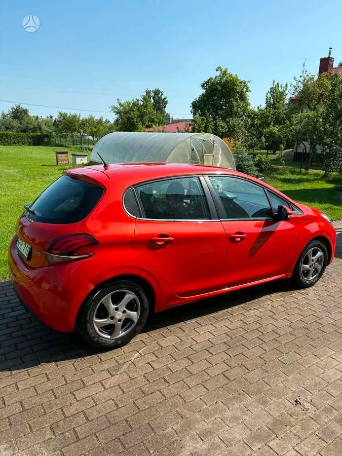 Peugeot 208 - 1