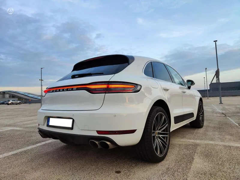 Porsche Macan - 1