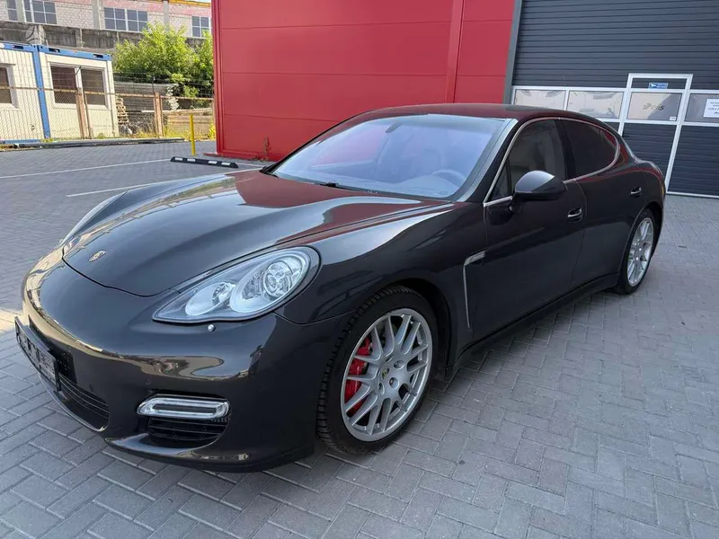 Porsche Panamera - 1