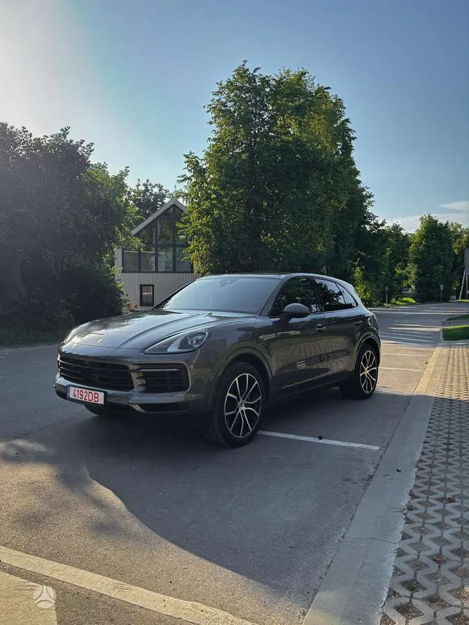 Porsche Cayenne - 1