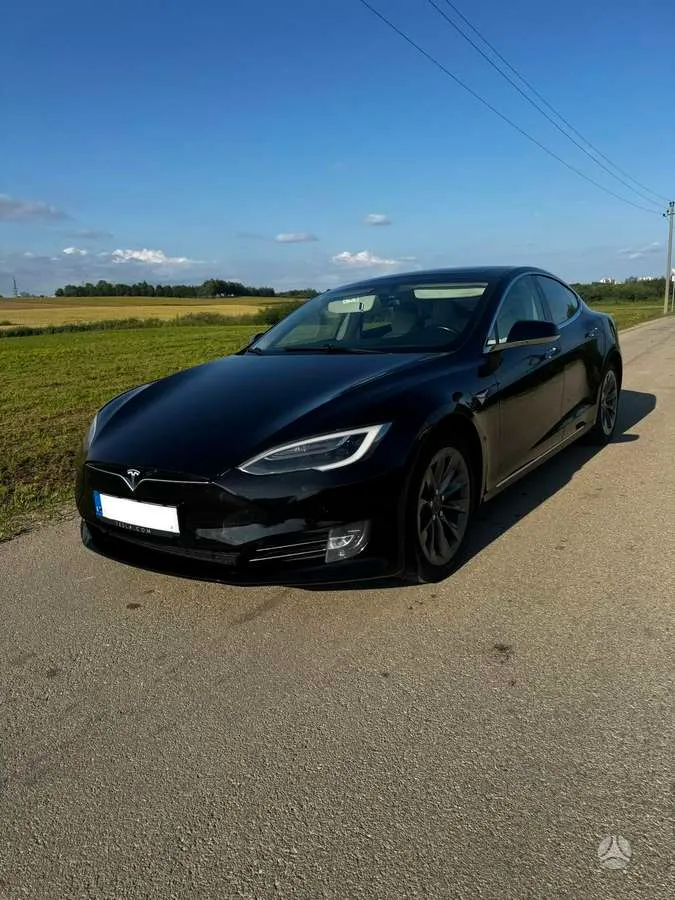Tesla Model S - 1