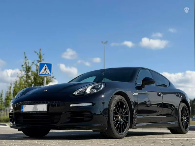 Porsche Panamera - 1