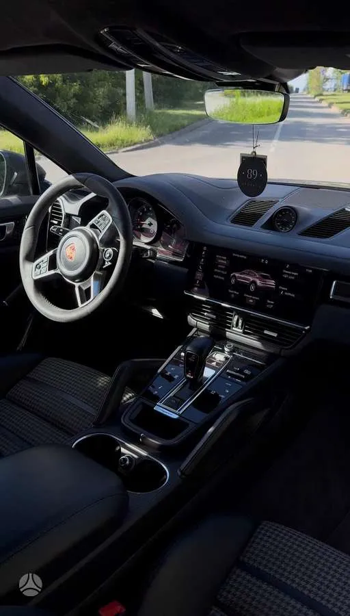 Porsche Cayenne Coupe - 1