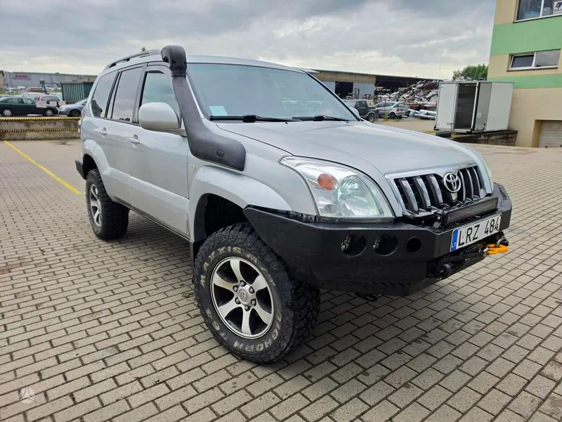 Toyota Land Cruiser - 1