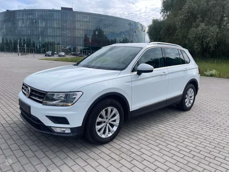 Volkswagen Tiguan - 1