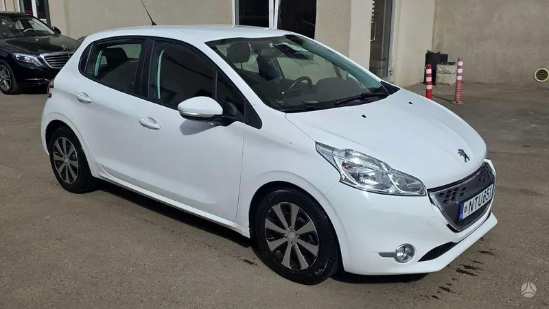 Peugeot 208 - 1